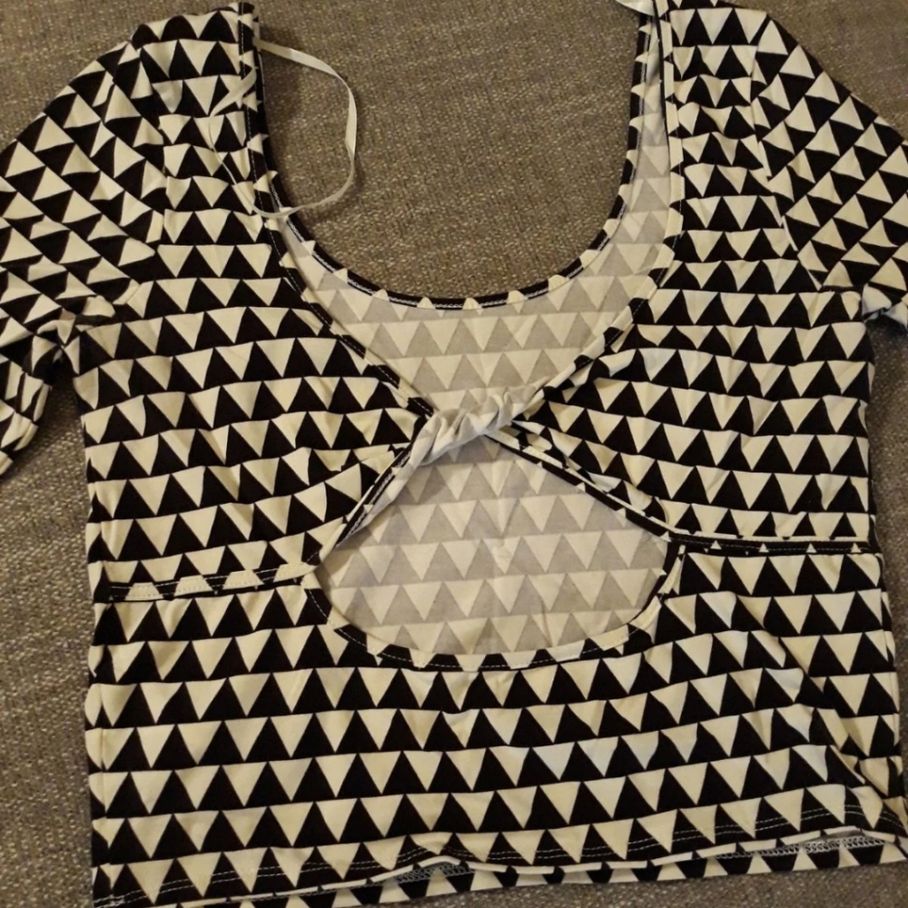 Crop Top - Picture 3 of 4
